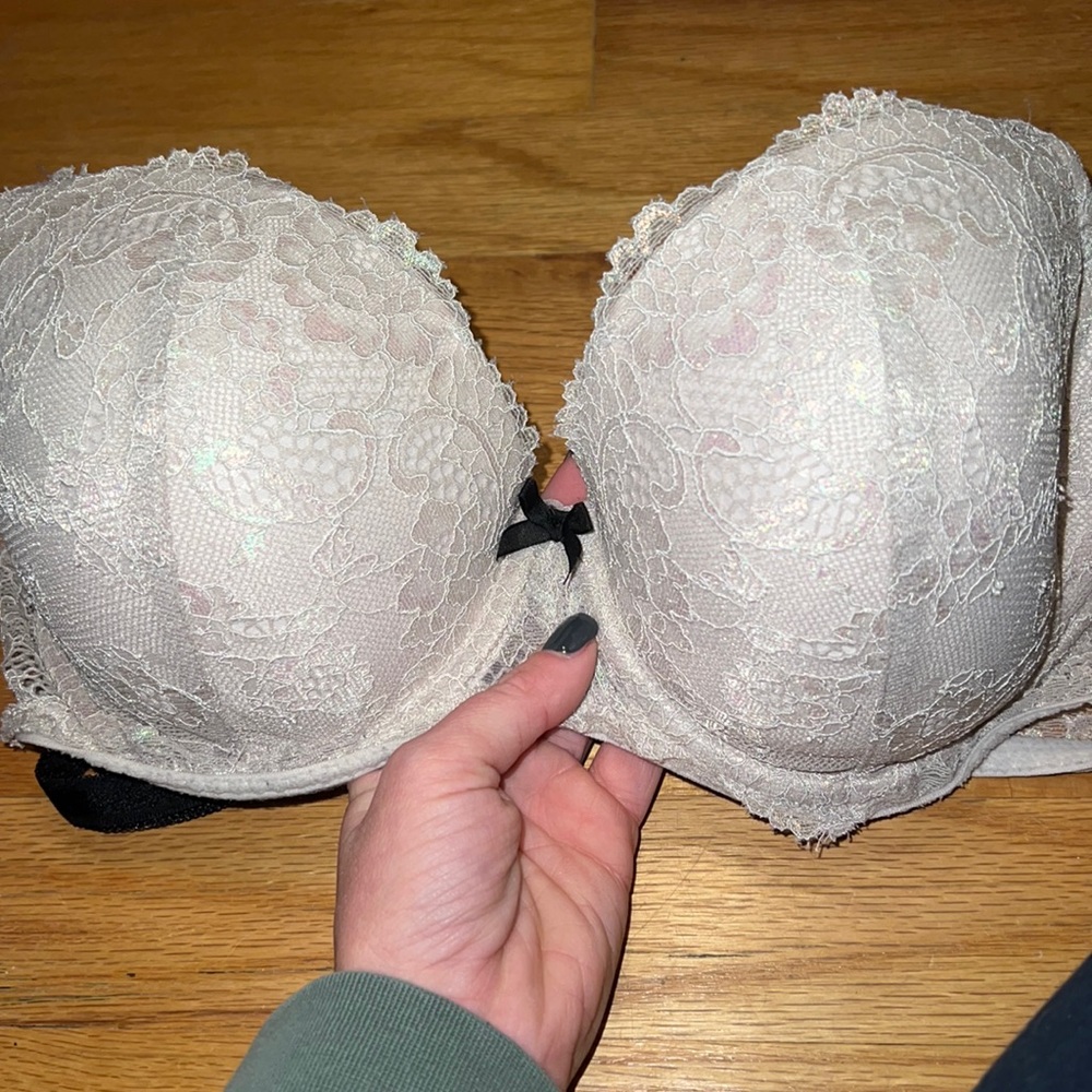 VS Demi bra.